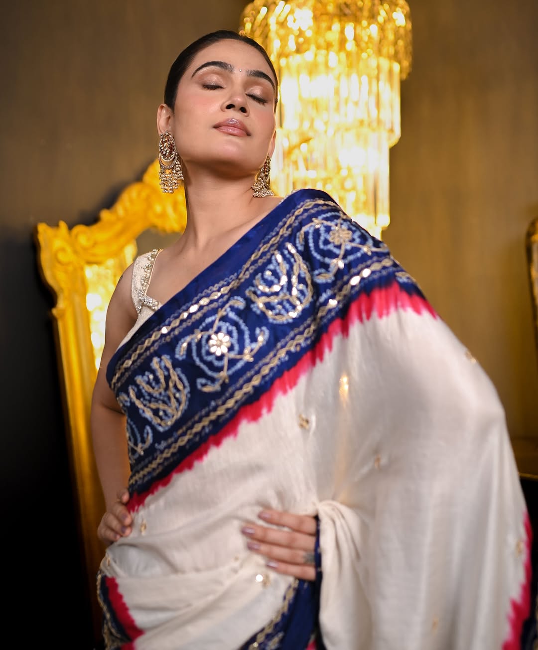 HANDCRAFTED BANDHANI SILK SARI- WHITE & BLUE