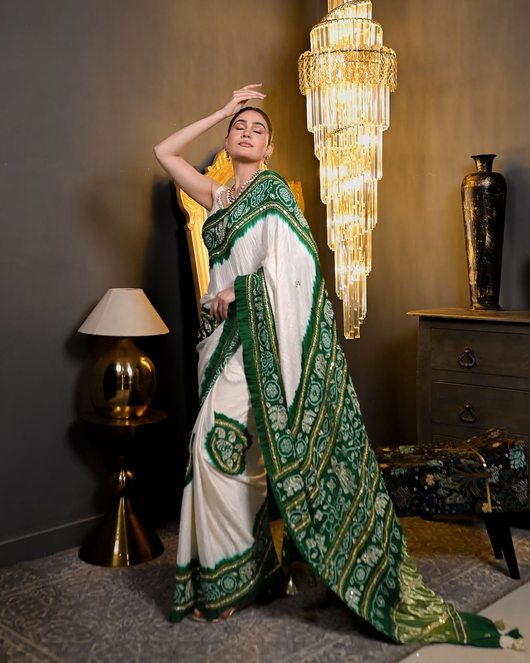 HANDCRAFTED BANDHANI SILK SARI- WHITE & GREEN
