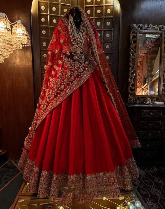 PAISLEY BUTTI LOW BORDER SILK LEHENGA