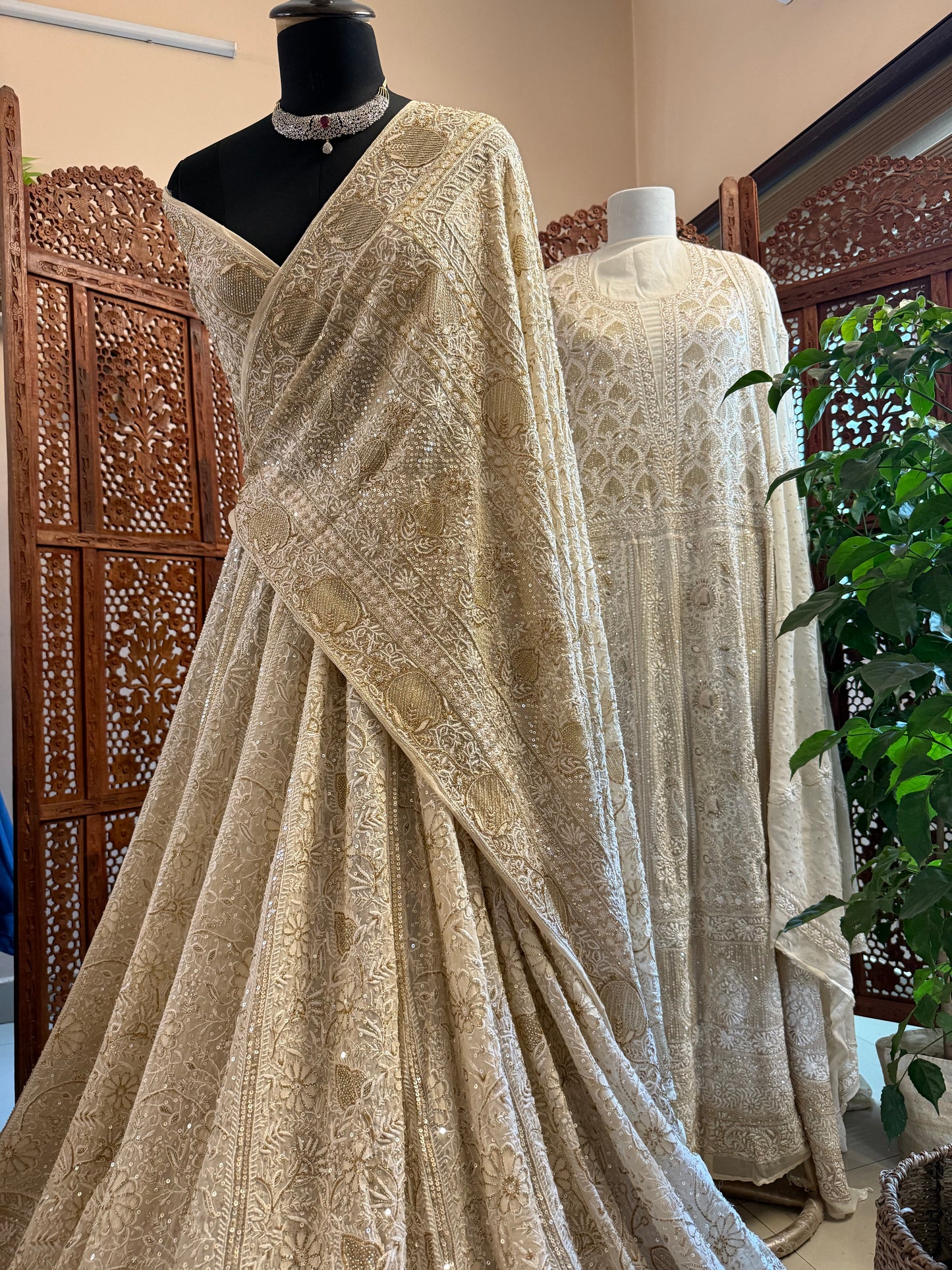 EK TAAR HANDCRAFTED PURE CHIKANKARI LEHENGA
