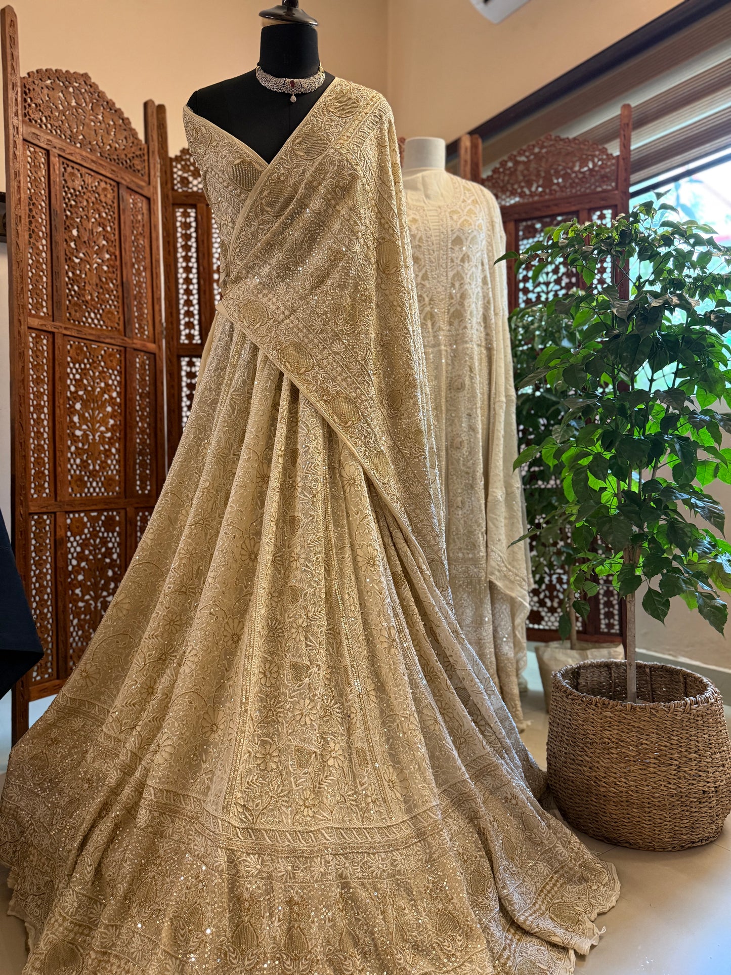 EK TAAR HANDCRAFTED PURE CHIKANKARI LEHENGA