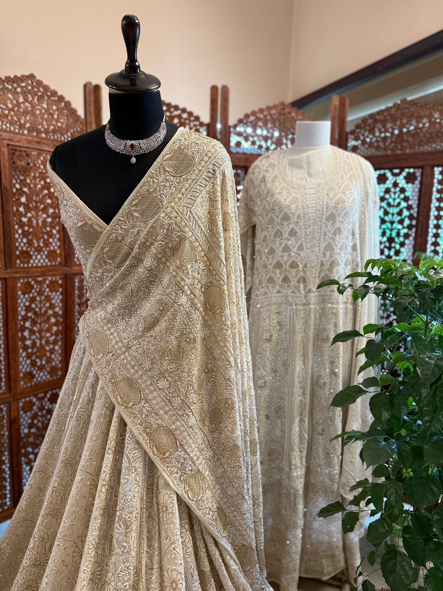 EK TAAR HANDCRAFTED PURE CHIKANKARI LEHENGA
